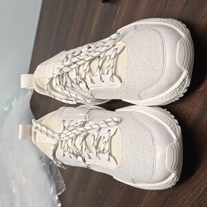 Kenneth Cole Size 10 White Maddox Jogger